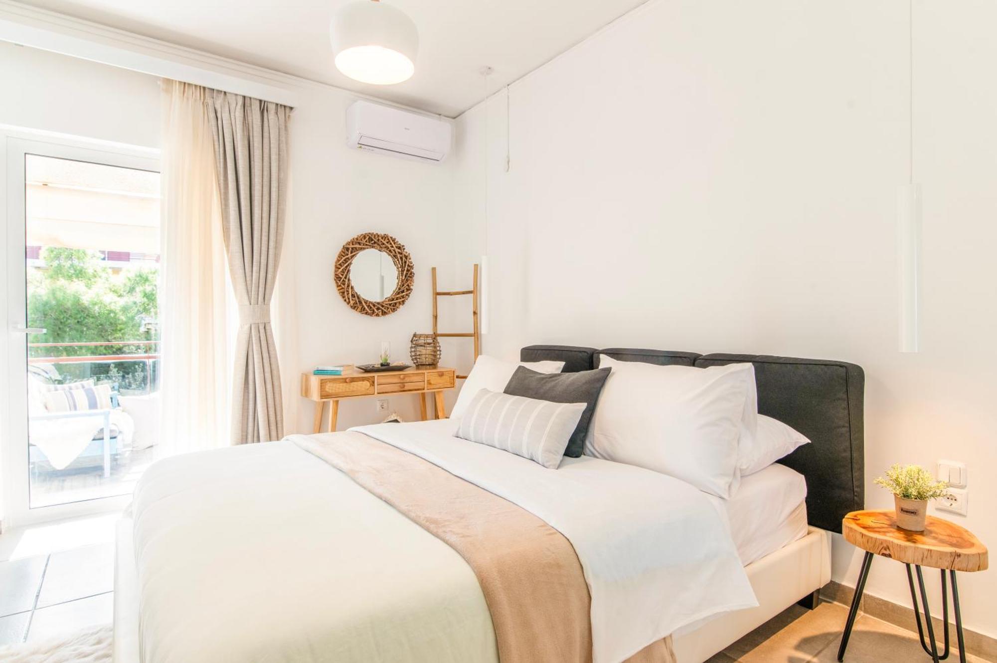 Michael'S Seaside Homely Apartment In Varkiza Exterior foto